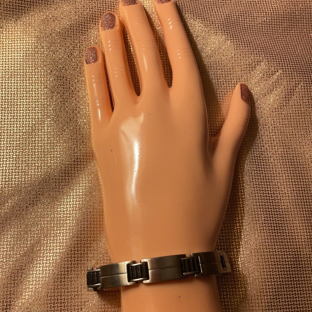 Stainless steel linked bracelet